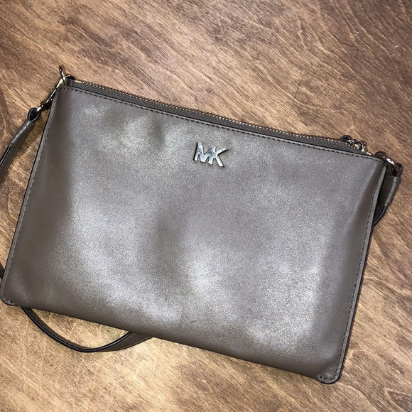 Michael Kors small tan mini handbag/purse - Picture 10 of 10